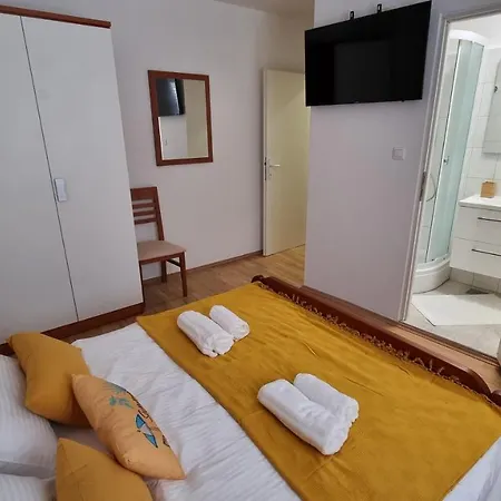 Old Town House With Parking & Game Room Appartement *
