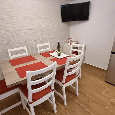 Appartement Old Town House With Parking & Game Room