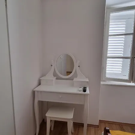 Old Town House With Parking & Game Room Appartement *