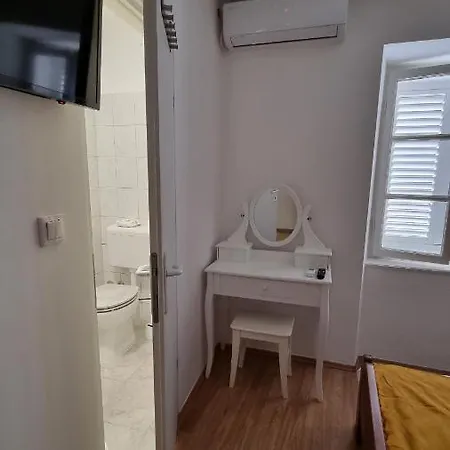 Old Town House With Parking & Game Room Appartement *