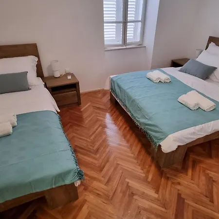 Old Town House With Parking & Game * Pag Town
