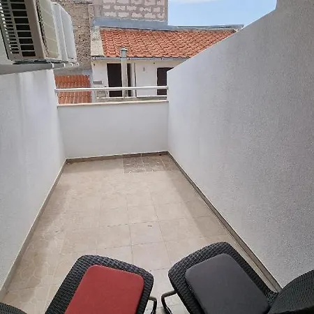 House Old Town Summer Vibes